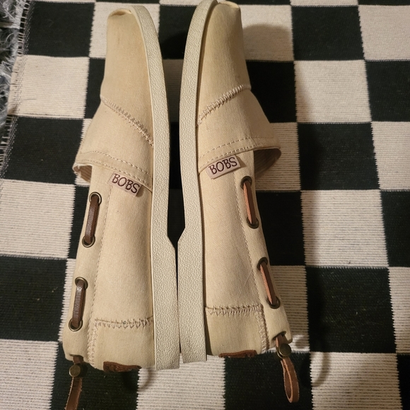 Bob's Chill Luxe Memory Foam Cinch Collared Flat sz 8 Wmns in Natural - Picture 2 of 7